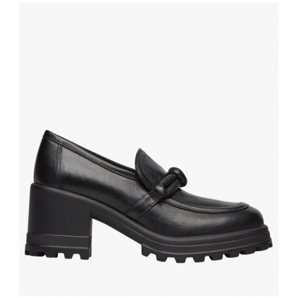 NWT VOILE BLANCHE CARINE Black Leather Loafer Heel